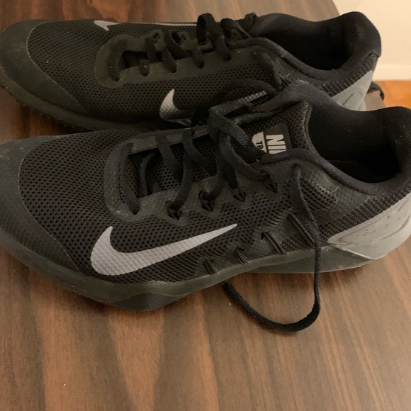 Nike Air Edge 270 - Picture 2 of 4